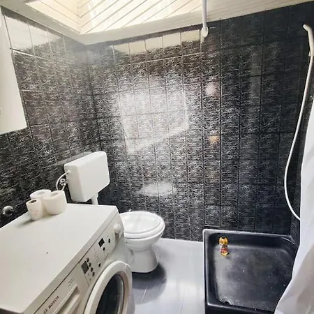 Perfect Location Free Wifi Center Three People דירה *